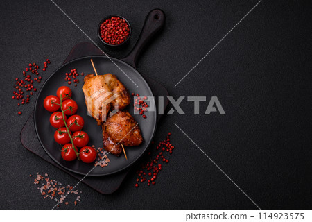 Juicy chicken kebab with salt, spices and herbs 114923575