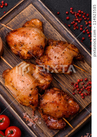 Juicy chicken kebab with salt, spices and herbs 114923585