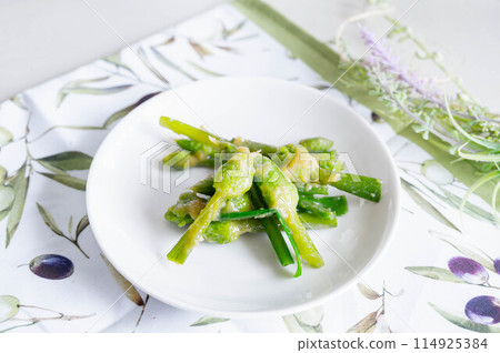 Green onion dressed in vinegared miso sauce Green onion dressed in vinegared miso sauce 114925384