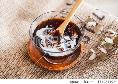 Crushed coffee jelly 114925492