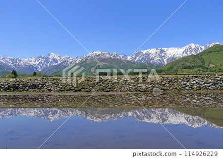 May in Hakuba: Remaining snow on the Northern Alps 114926229