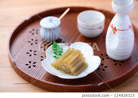 Spring wild vegetable dish: Boiled butterbur and sake Spring wild vegetable dish: Boiled butterbur and sake 114926323