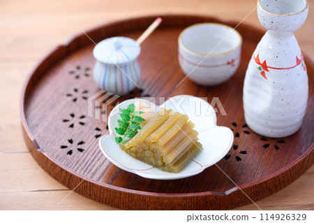 Spring wild vegetable dish: Boiled butterbur and sake Spring wild vegetable dish: Boiled butterbur and sake 114926329