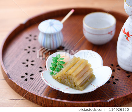 Spring wild vegetable dish: Boiled butterbur and sake 114926330