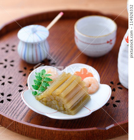 Spring wild vegetable dish: Boiled butterbur and sake Spring wild vegetable dish: Boiled butterbur and sake 114926332