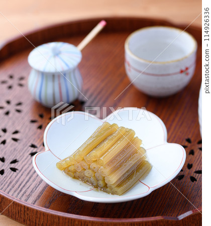 春季野菜:煮蜂斗菜和清酒 春季野菜:煮蜂斗菜和清酒 114926336