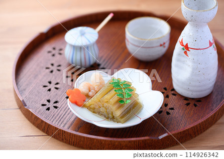 春季野菜：煮蜂斗菜和清酒 114926342