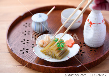 Spring wild vegetable dish: Boiled butterbur and sake Spring wild vegetable dish: Boiled butterbur and sake 114926347