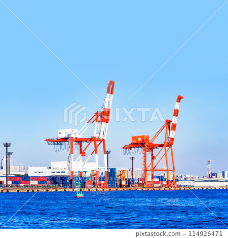 有成排龍門起重機的港口設施，也被稱為長頸鹿 [海運物流圖片] 114926471