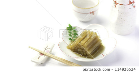 Spring wild vegetable dish: Boiled butterbur (white background) Spring wild vegetable dish: Boiled butterbur (white background) 114926524