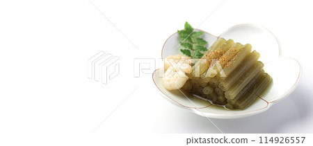 春季野菜:水煮款冬(白底) 春季野菜:水煮款冬(白底) 114926557