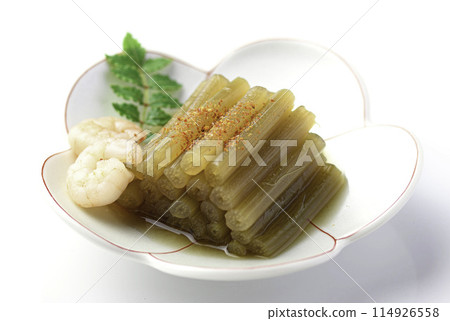 Spring wild vegetable dish: Boiled butterbur (white background) Spring wild vegetable dish: Boiled butterbur (white background) 114926558