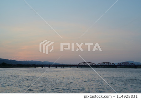 早上在河床上 早上在河床上 114928831