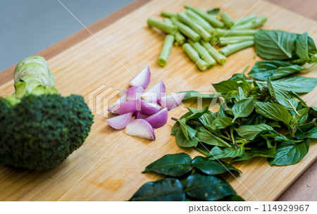 Cutting board with ingredients for preparing green curry with herbs and rice Cutting board with ingredients for preparing green curry with herbs and rice 114929967