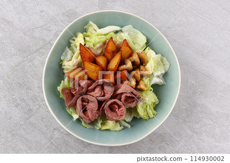 Beef salad,Spicy salad of roasted beef, Thai style food,Thai beef salad spicy dish. 114930002