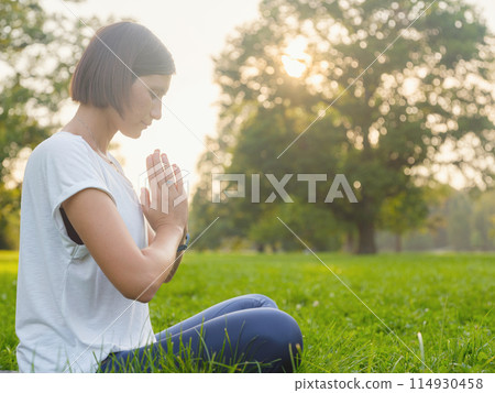 Healthy active lifestyle concept in city park Healthy active lifestyle concept in city park 114930458