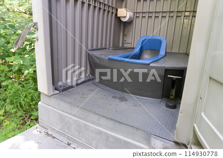 Temporary toilet 114930778