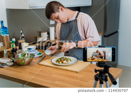 The chef is broadcasting live from workshop how to prepare a buckwheat pasta with lentils The chef is broadcasting live from workshop how to prepare a buckwheat pasta with lentils 114930797