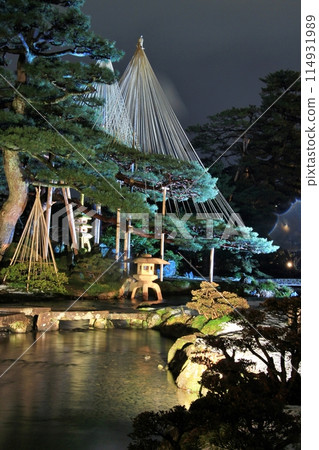 Night view of Kenrokuen Garden in Kanazawa 114931989