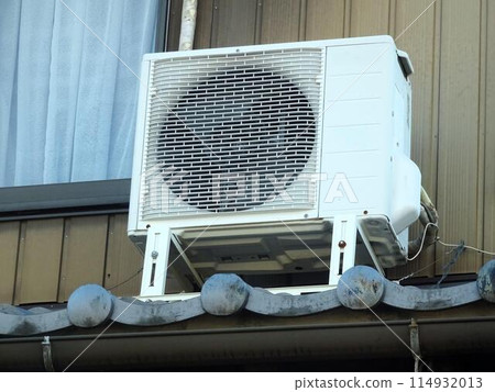 Home air conditioner outdoor unit for rooftop installation Home air conditioner outdoor unit for rooftop installation 114932013