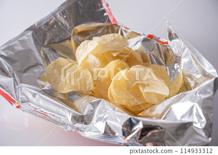 香脆可口的薯片 114933312