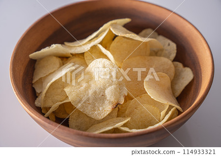 香脆可口的薯片 114933321