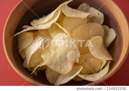 香脆可口的薯片 114933330