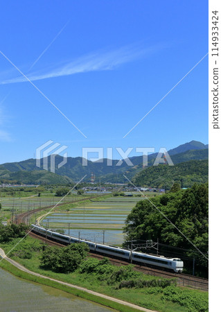 The Shirasagi Express on the Tokaido Main Line in early summer The Shirasagi Express on the Tokaido Main Line in early summer 114933424