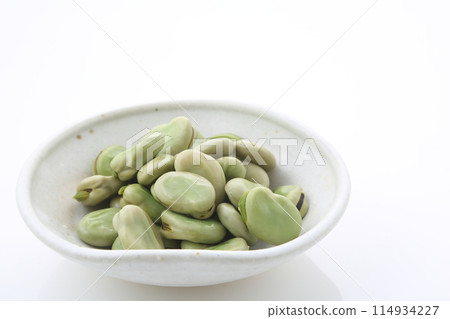 Broad beans Broad beans 114934227