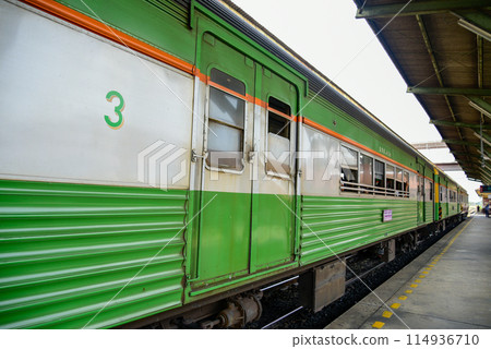 泰國鐵路列車停靠站的風景 114936710