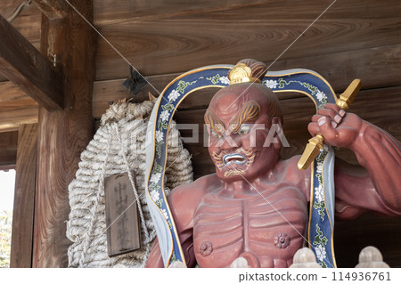 Hyogo Prefecture / Nio statues at the Sanmon Gate of Nakayama-dera Temple (photographed on April 13, 2024) 114936761