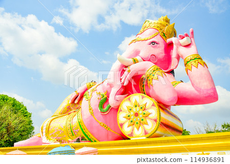 薩曼拉塔納蘭寺 (Wat Saman Rattanaram) 的美麗風景，以粉紅色像神鵰像聞名 114936891