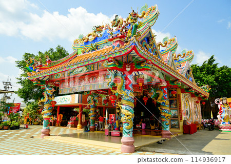 薩曼拉塔納蘭寺 (Wat Saman Rattanaram) 的美麗風景,以粉紅色像神鵰像聞名 薩曼拉塔納蘭寺 (Wat Saman Rattanaram) 的美麗風景,以粉紅色像神鵰像聞名 114936917