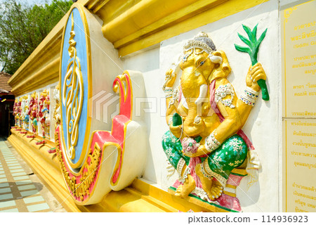 薩曼拉塔納蘭寺 (Wat Saman Rattanaram) 的美麗風景，以粉紅色像神鵰像聞名 114936923