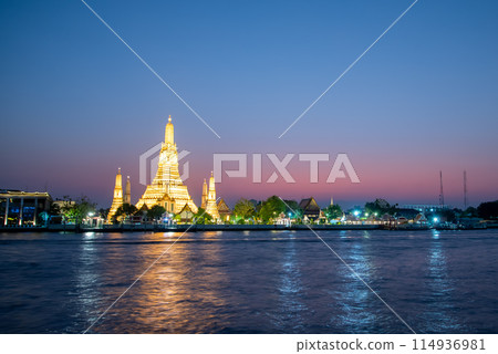 曼谷鄭王廟美麗的夜景 114936981