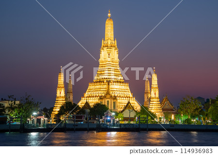 A beautiful night view of Wat Arun in Bangkok A beautiful night view of Wat Arun in Bangkok 114936983