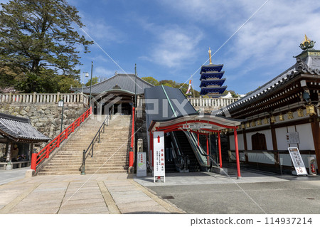 Hyogo Prefecture / Stairs and escalators leading up to the main hall of Nakayama-dera Temple (photographed on April 13, 2024) Hyogo Prefecture / Stairs and escalators leading up to the main hall of Nakayama-dera Temple (photographed on April 13, 2024) 114937214