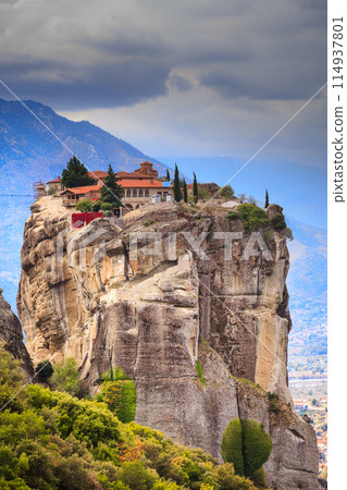 Monastery of the Holy Trinity i in Meteora, Greece 114937801