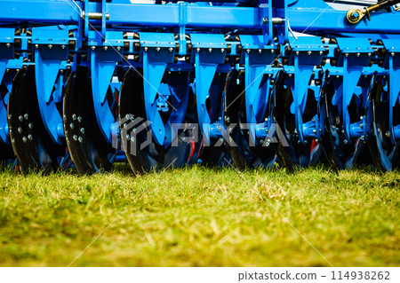 Disc harrow, agricultural machinery. 114938262