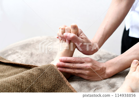 Image of acupressure massage on the soles of the feet Image of acupressure massage on the soles of the feet 114938856