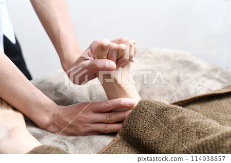Image of acupressure massage on the soles of the feet Image of acupressure massage on the soles of the feet 114938857