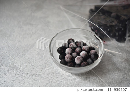 Frozen blueberries 114939307