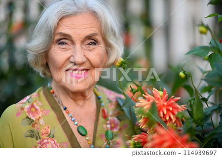 Portrait of a beautiful woman in the park in summer 114939697