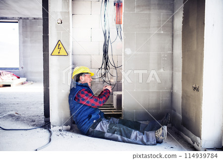 Electrocution hazard. Worker is injured on job site, electrical accident causing severe burns, cardiac arrest. Electrocution hazard. Worker is injured on job site, electrical accident causing severe burns, cardiac arrest. 114939784