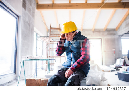 Older worker feeling strong headache. Stroke symptoms. Migraine as severe headache with throbbing pain. Older worker feeling strong headache. Stroke symptoms. Migraine as severe headache with throbbing pain. 114939817