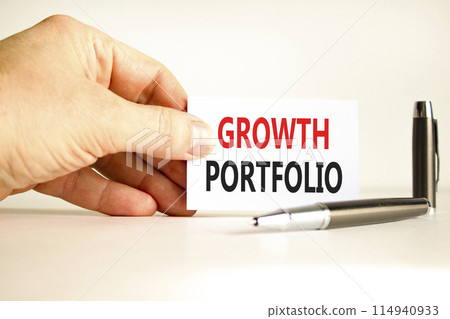 Growth portfolio symbol. Concept words Growth portfolio on beautiful white paper. Beautiful white background. Businessman hand. Business Growth portfolio concept. Copy space. 114940933