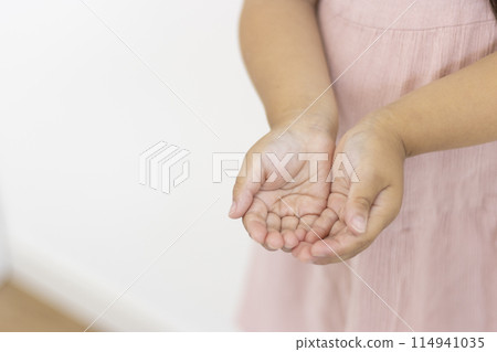 Girl making a hand tray (no face, 3 years old, Japanese) Girl making a hand tray (no face, 3 years old, Japanese) 114941035