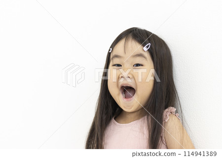 驚訝的女孩(3歲,日本人) 驚訝的女孩(3歲,日本人) 114941389