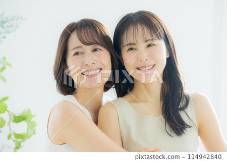 Parent and child beauty image 114942840