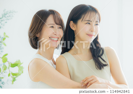 Parent and child beauty image 114942841